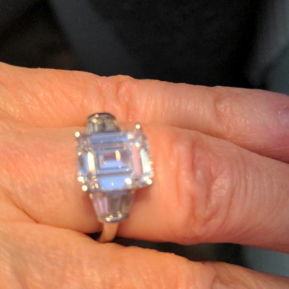 Diamond 💍 Simulant 100 percent Sterling. New. Baguette cut, Size 7 C Z gift box - Picture 3 of 6